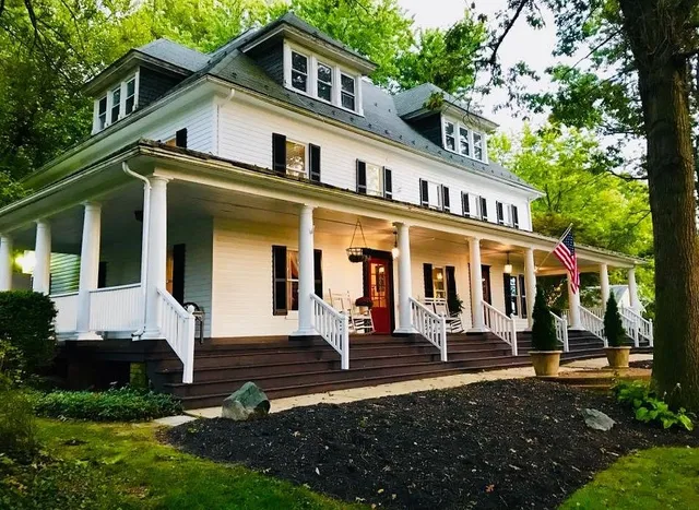 Sunday Morning at Savannah's