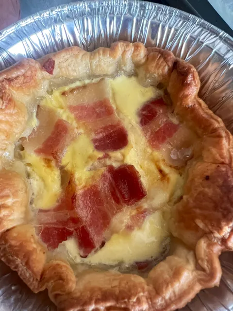 Le Petit Cafe Aux Roues