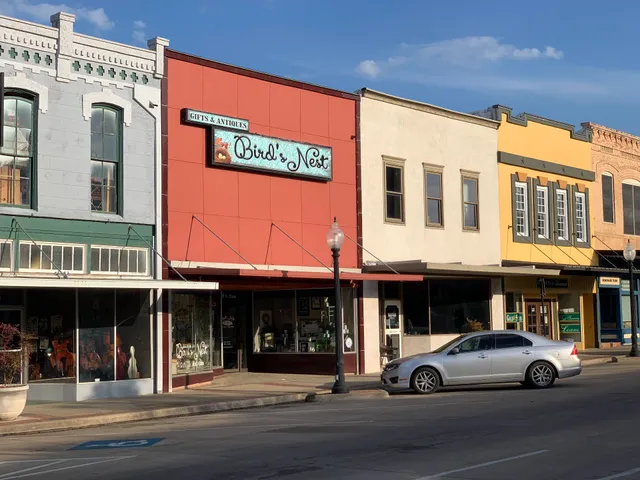 Bird's Nest Gifts and Antiques