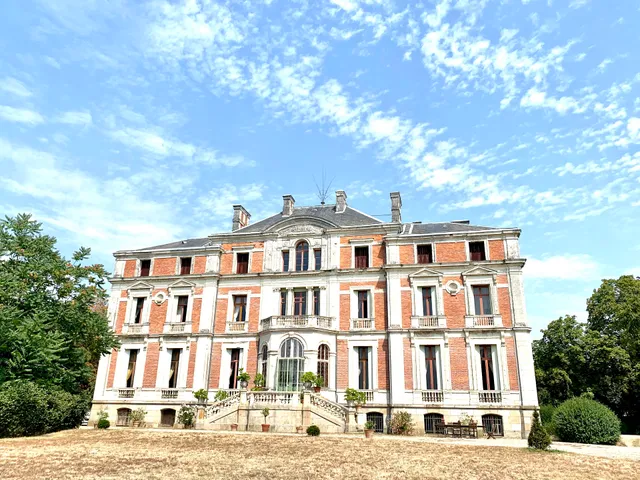 Chateau de la Madeleine (anciennement Palais Briau)