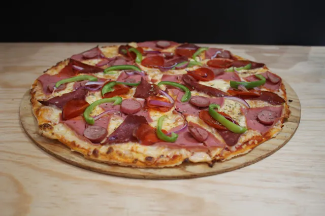 Lula's Pizza, Pasta & Salad