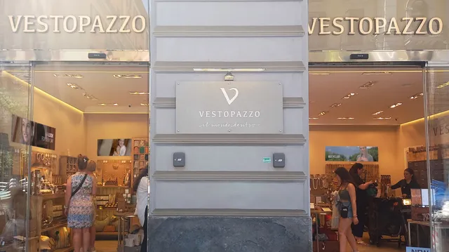 Vestopazzo Napoli Corso Umberto
