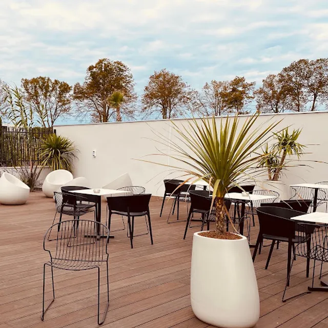 J.AZ Restaurant & Bar - Lounge