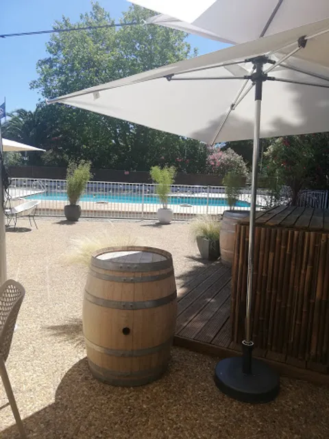 Côté court Restaurant Bar Piscine