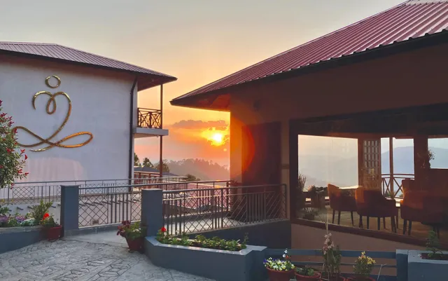 The Pearl Hotel Satkhol