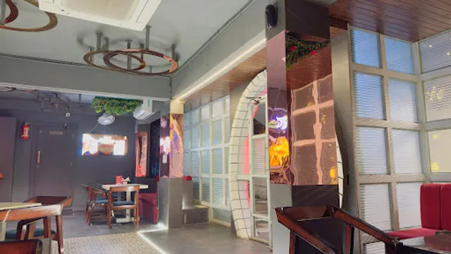 BARRELS BAR & RESTAURANT