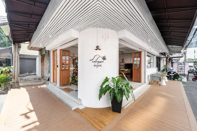 Unplugged at Bangrak design hostel