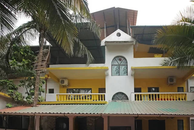 OYO Home 12041 Elegant Studio Candolim