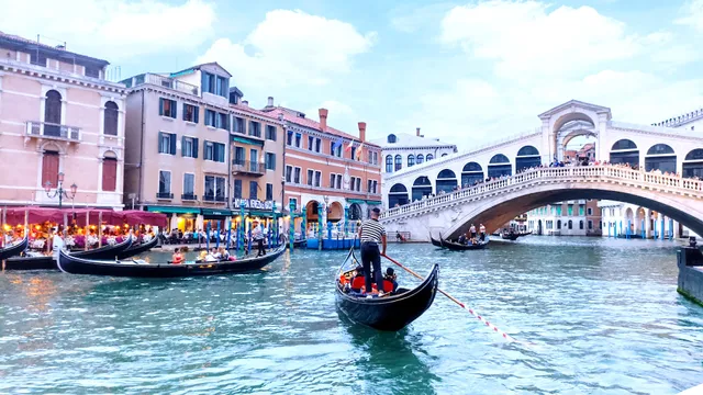 Traghetto Gondole Molo