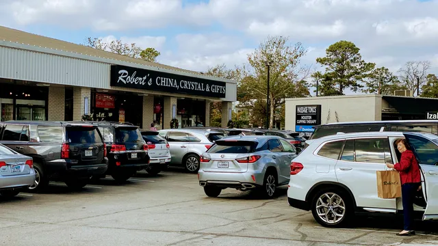 Robert's China and Gifts