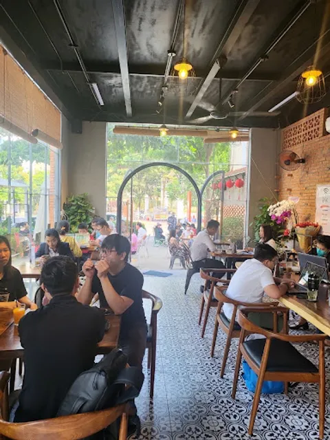 Dolphy Café 28 Trần Lựu