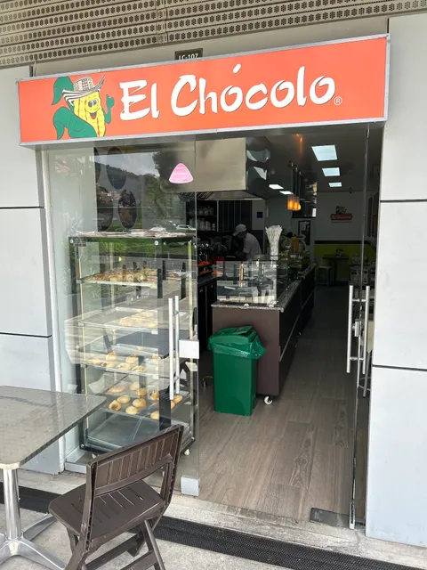 Arepas y pasteles El Chocolo sede 106