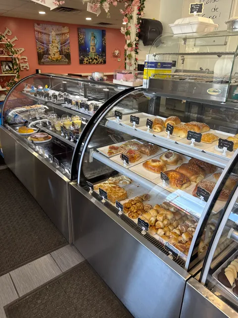 Delicias Cake & Bakery