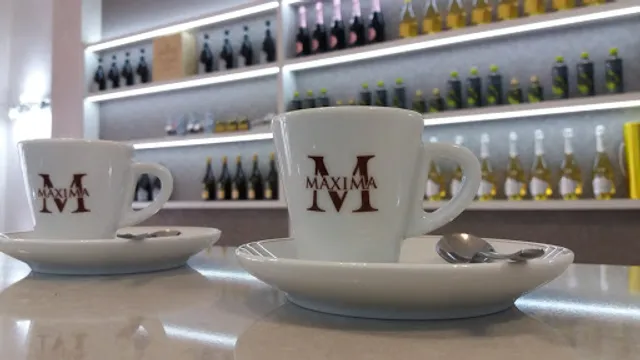 Bar La Caffetteria Biglietteria Trenord e navigazione lago