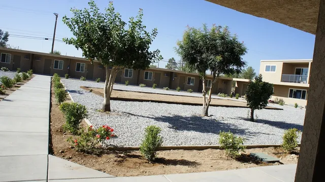 Apple Valley Hotel & Lodge