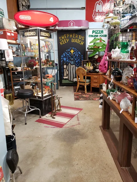 Dis-N-Dat Antiques and Collectibles