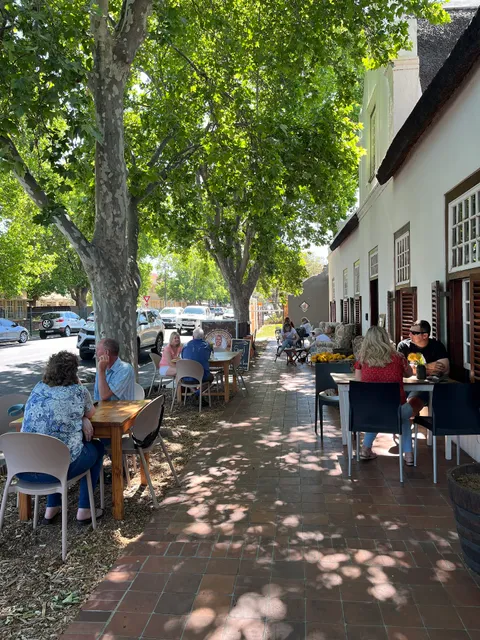 Avignon House & Café