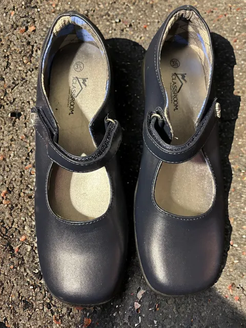 TRESMC, School Apparel