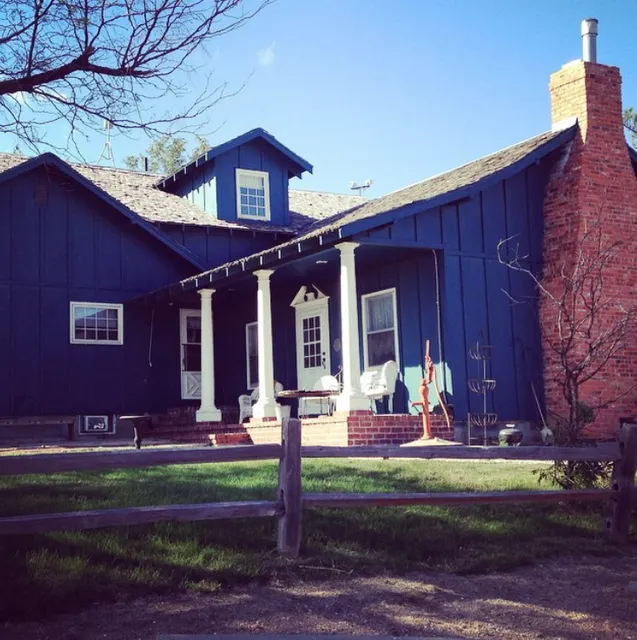 Blue Colonial Bed & Breakfast