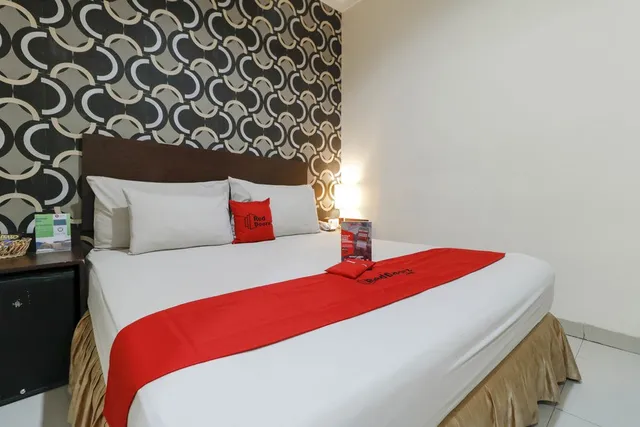 RedDoorz @ Jalan Gunung Merapi