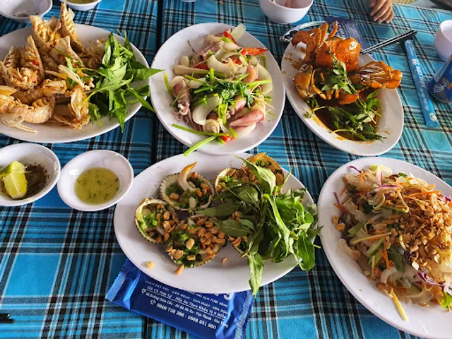 Quán Hải Sản Bờ Kè Xóm Cồn 79