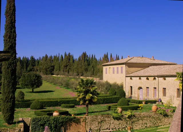 Castello di Grotti - Agriturismo a Siena