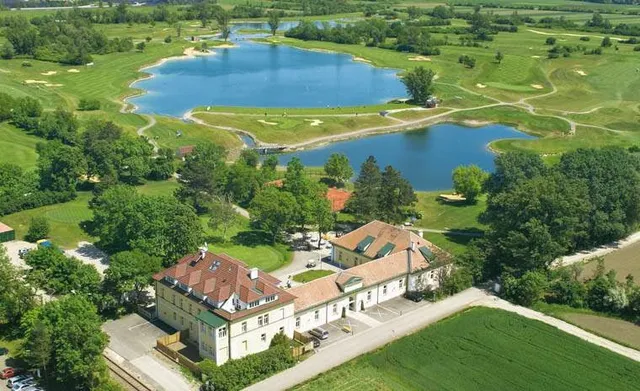 DIAMOND COUNTRY CLUB