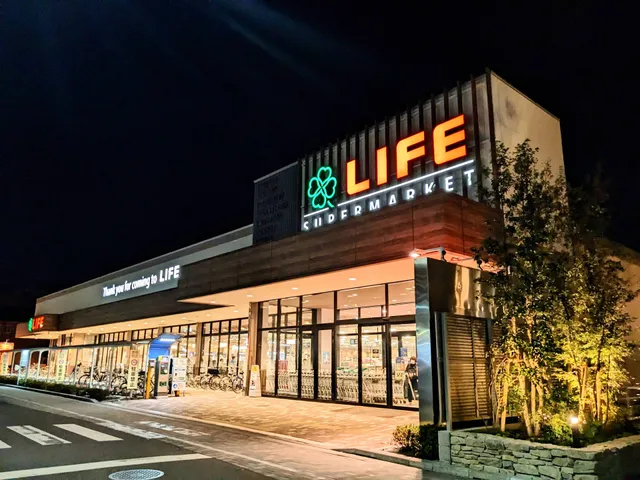 Life Warabi Station Front