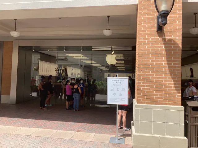 Apple Short Pump Town Center