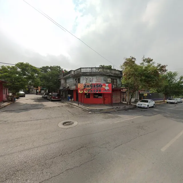 Peperonio Pizza . Suc Topo Chico