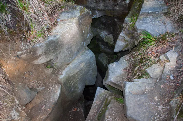 Jaskinia w Trzech Kopcach