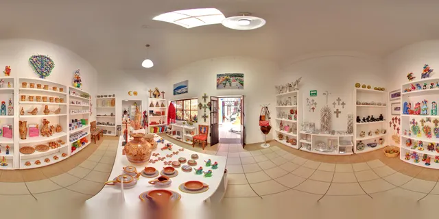 Fonda y Galeria La Damajuana