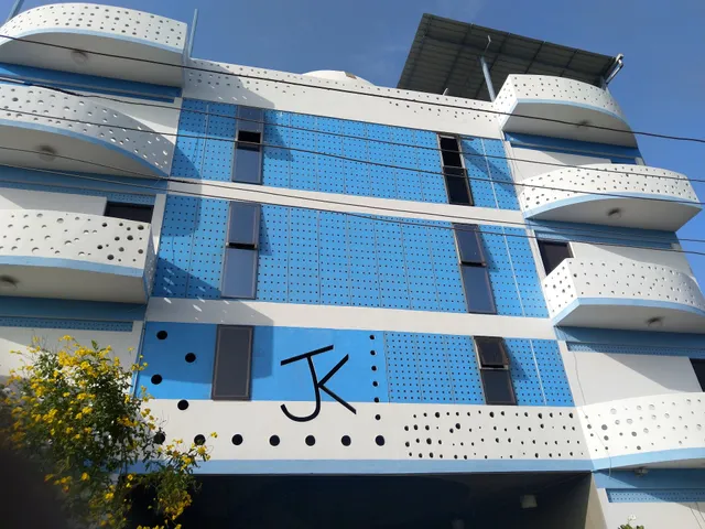 OYO 17317 Modern Stay