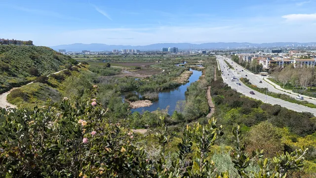Bluff Trail Park at One Westbluff