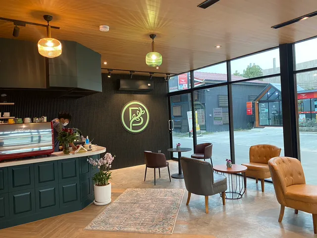 Bella massage and nails