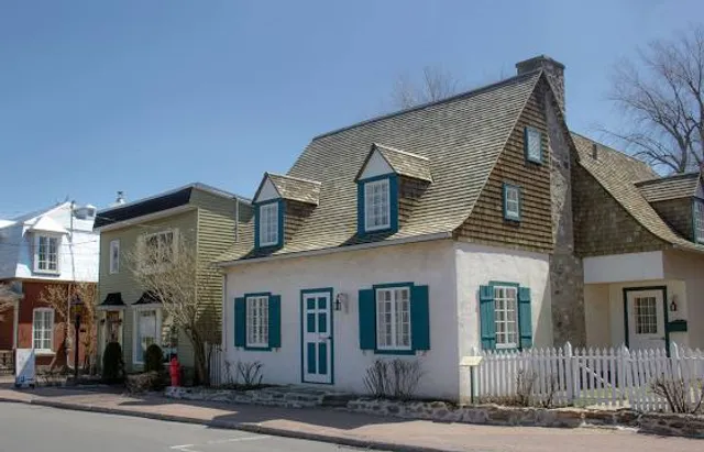 Pointe Claire Village