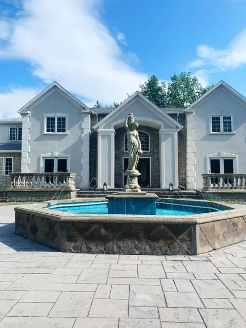 The Mansion at Rebecca's Fountain