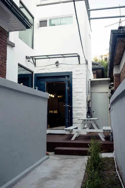 Whitetail Backpacker & Hostel