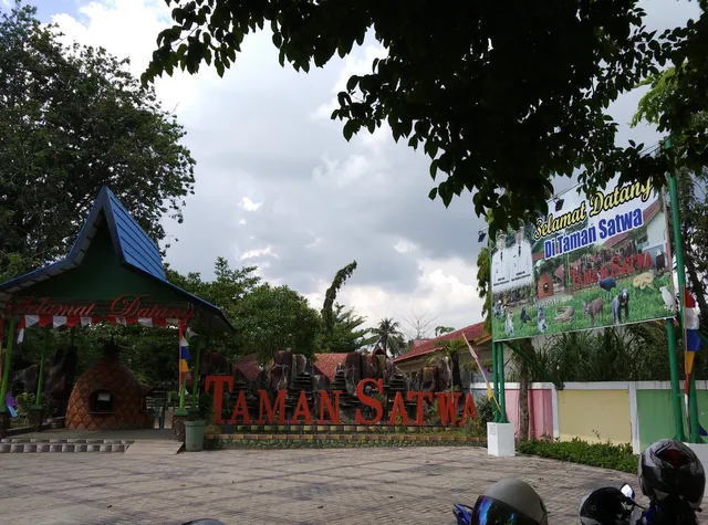 Taman Satwa Kebun Binatang Jahri Saleh
