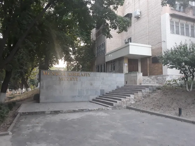 Ashrafiy uy-muzeyi