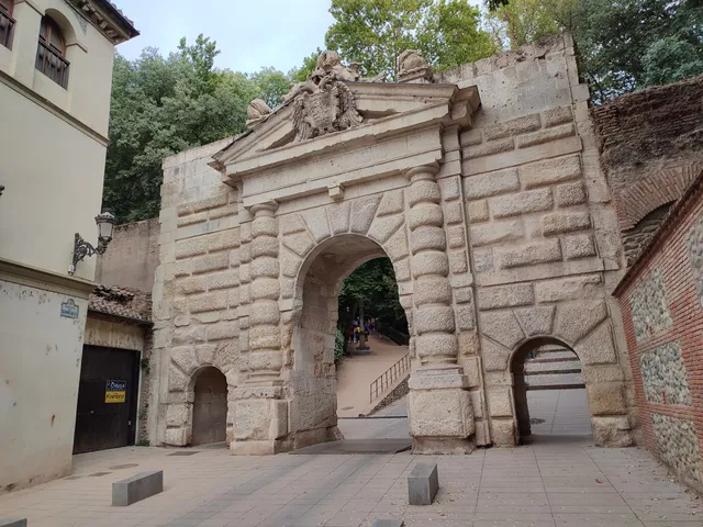 Puerta de las Granadas