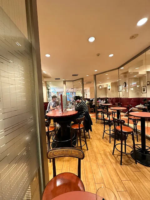 Caffè Veloce - Ikebukuro Station East Entrance