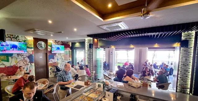 CAFÉ•LOUNGE caché.