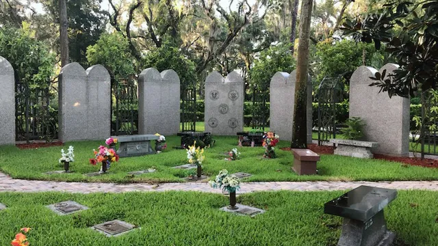 Baldwin-Fairchild Oaklawn Chapel & Oaklawn Cemetery