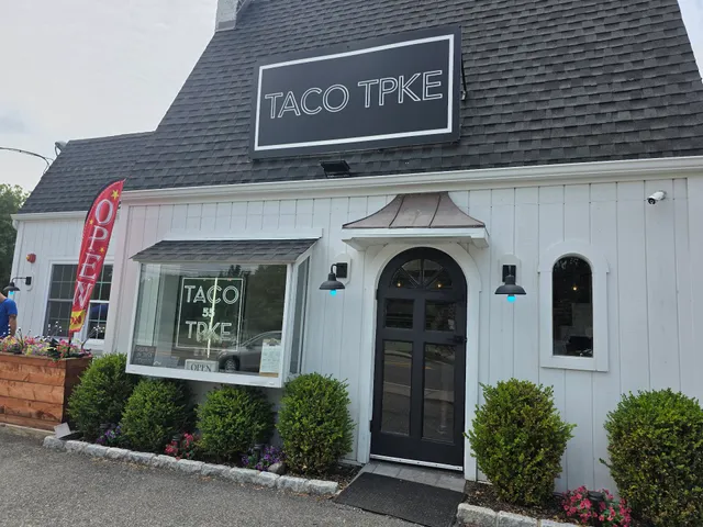 Taco Tpke (Taco Turnpike)