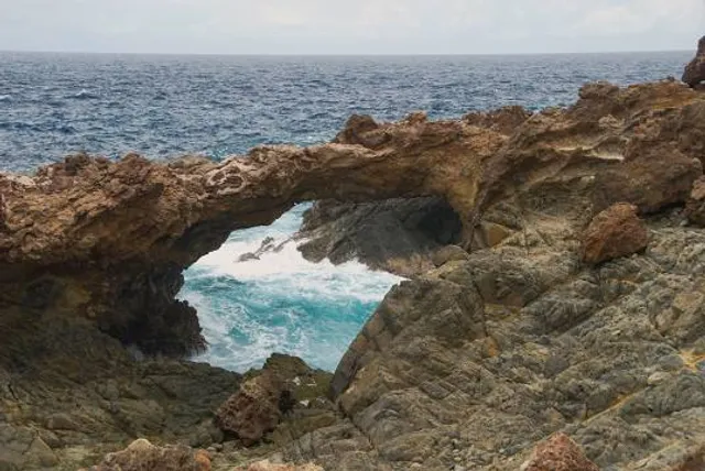 Seroe Colorado Natural Bridge