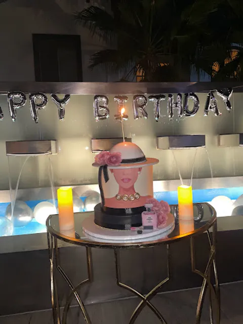 Custom cakes by negar