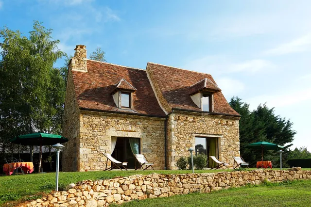 Les Granges Hautes - Chambres d'hôtes et gîtes de charme avec piscine proche Sarlat Dordogne