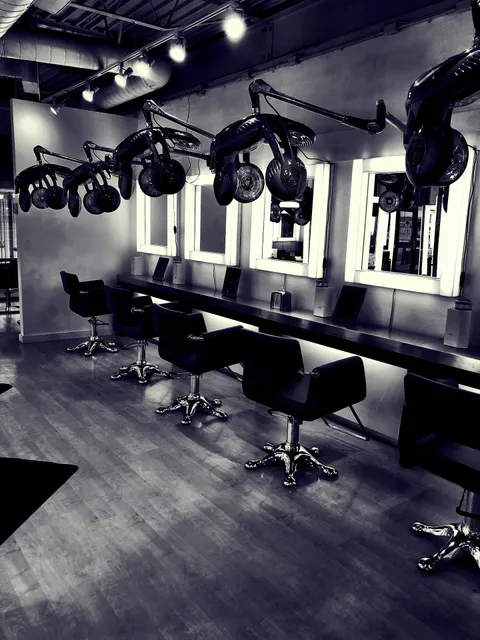 Tangles Salon