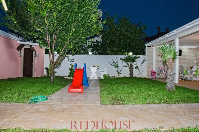 Red house Family hotel